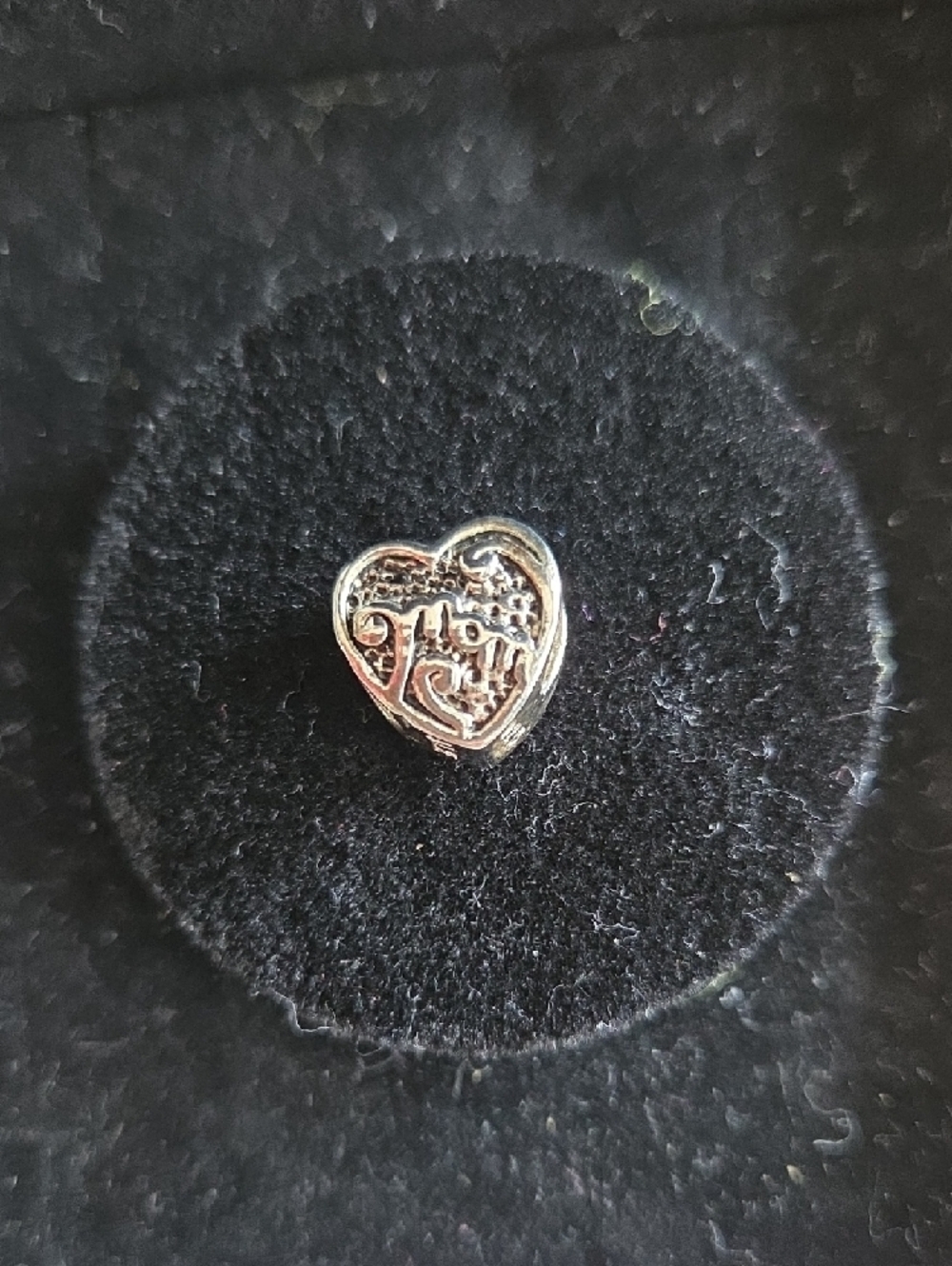 Retired Pandora Sterling Silver Heart "Mom" Charm - Picture 4 of 6